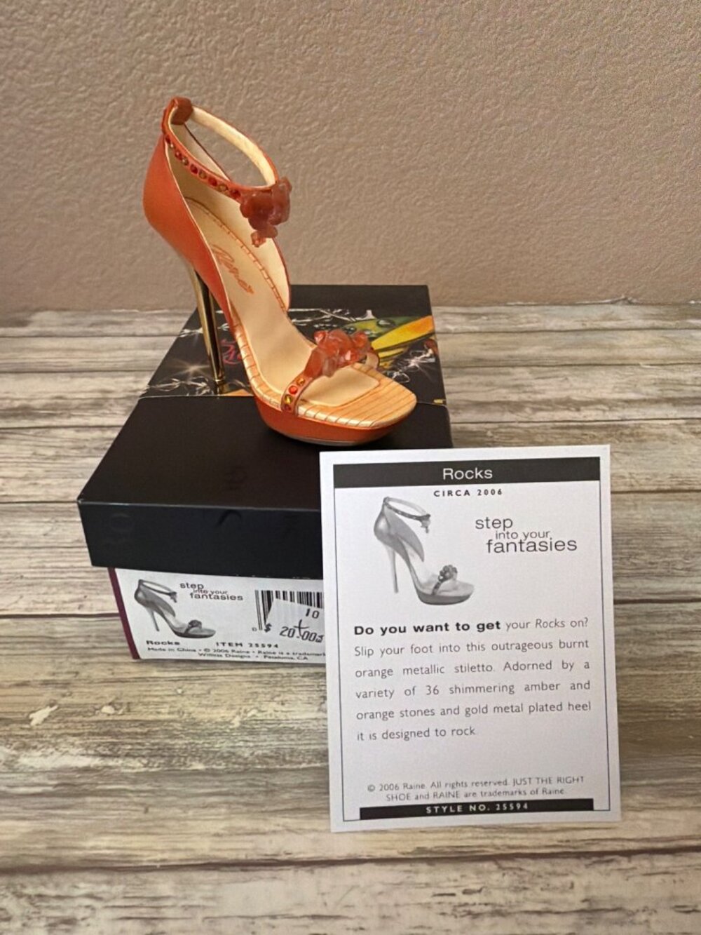 2006 Just the Right Shoe by Raine Rocks Mini Figurine #25594 NEW in Box